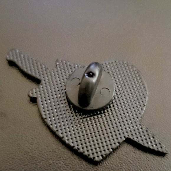 *SOLD* ⚡Host Pick⚡ 🦝 BNWOT Deadly love pin - Picture 3 of 4